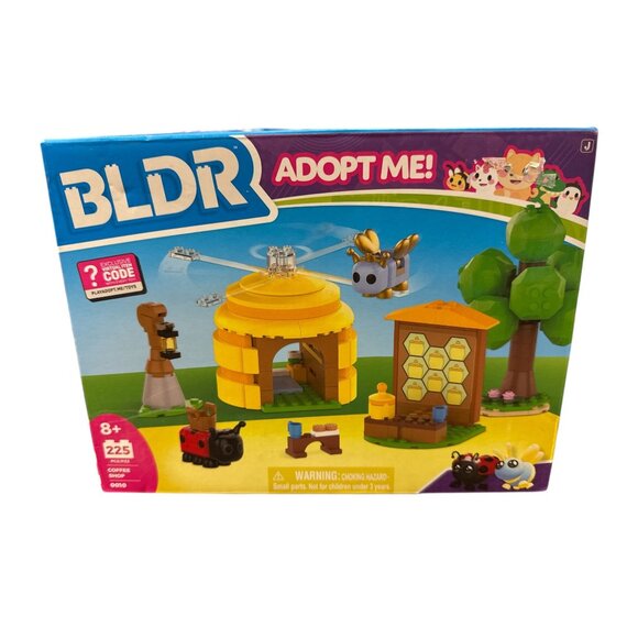 BLDR Adopt Me! Coffee Shop Interior with Queen Bee Building Set - Picture 2 of 7